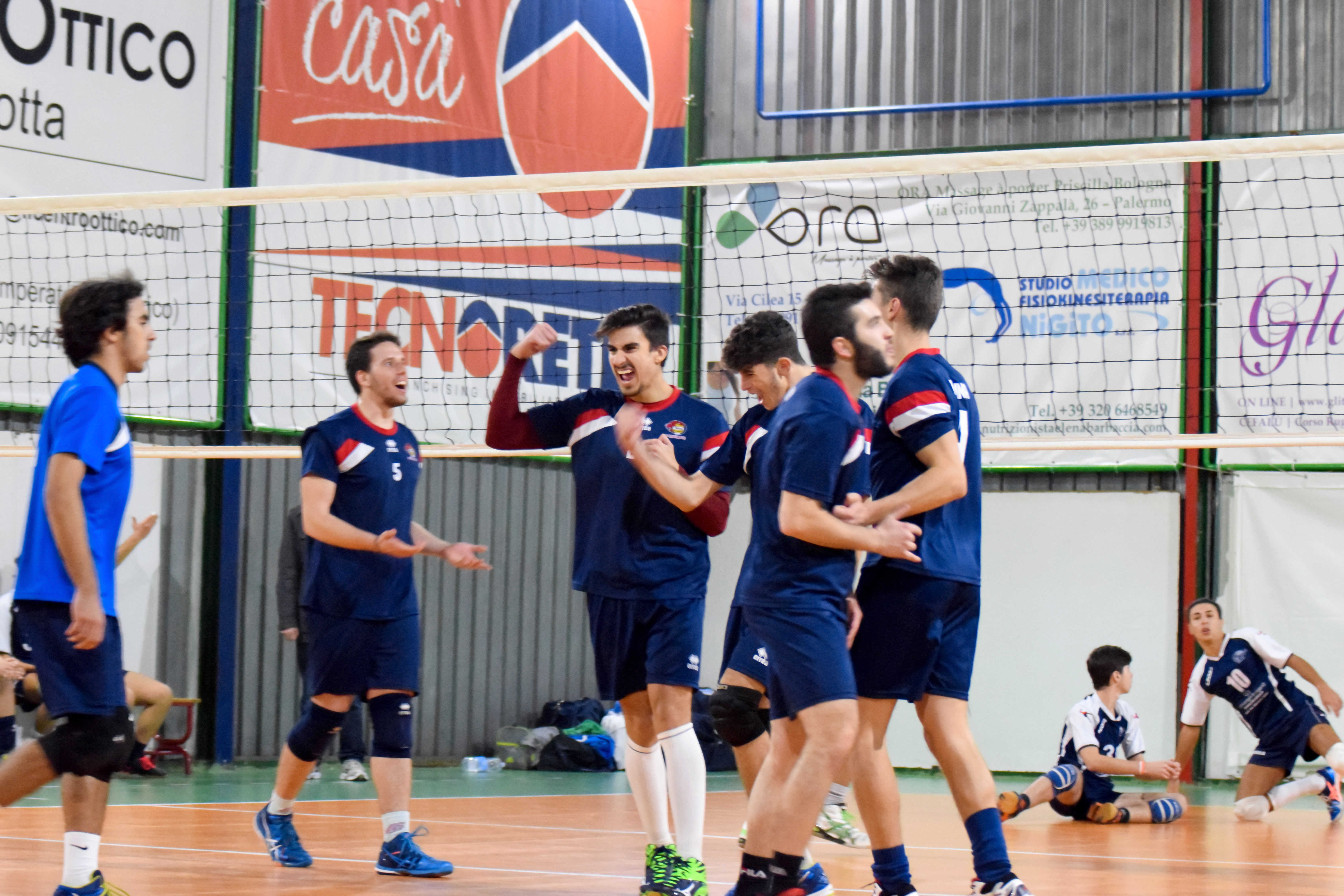 Al momento stai visualizzando FOTO DM | Volley Club Leoni – Termini 3-2