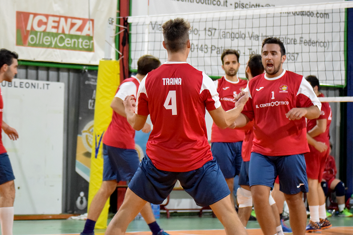 Al momento stai visualizzando FOTO DM | Il CentrOOttico Leoni – Hobby Volley 3-0