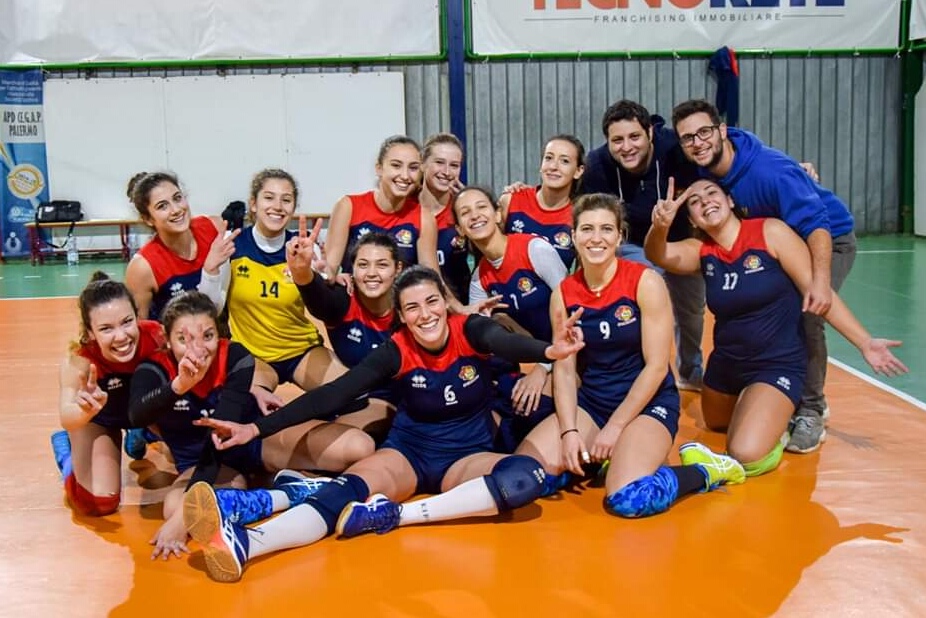 Serie C femminile e tecnici del Volley Club Leoni