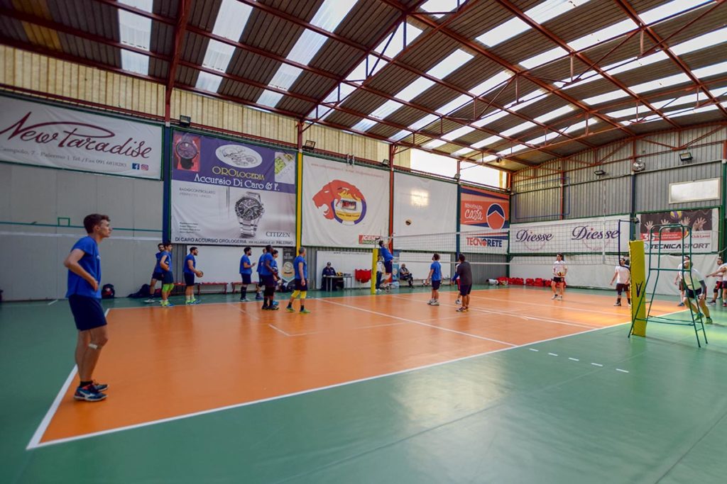 campo di pallavolo indoor