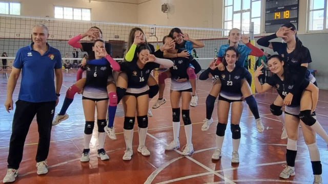 🦁 2ª Divisione F - PLAYOUT Gir.1 | Seconda vittoria nei play-out per le giovani leonesse guidate da coach Vincenzo Simonetti che con grande determinazione conquistano i tre punti sull campo della Mauro Sport.
🏐 MAURO SPORT vs APD CEGAP 0-3
(23-25 / 24-26 / 19-25)
👏 Bravissime ragazze!
🙌🏻 Un solo Cuore, un solo Club.

#VolleyClubLeoni #NoiSiamoLeoni #LeoniSiNasce #LeoniFamily

#verovolleynetwork #fipavpalermo #pallavolosiciliana #problemidivolley #pallavolosicilia #palermosport #volleysicilia #ScuoladiPallavolo #palermotoday #volleysiciliano #pallavolo #italvolley #siciliavolley #sportpalermitano #igerspalermo